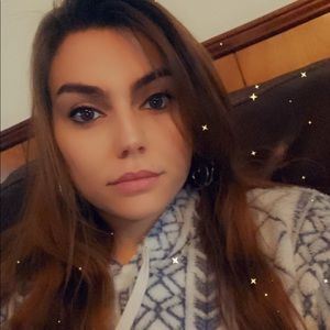 Meet your Posher, Alexis